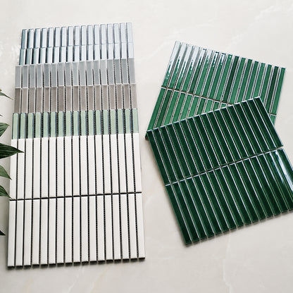 墨緑色の細長いモザイクタイル 15x145mm レストラン・ホテルの背景壁 バスルームのアーチ柱用 セラミック製 30x29cmシート