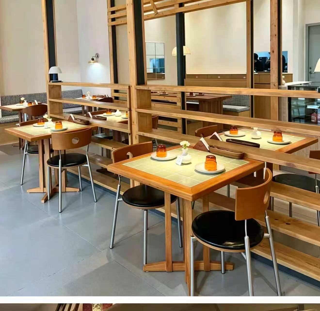 【ヴィンテージ】アンティーク風 木製タイル天板 ダイニングテーブル カフェ・レストラン用 4人掛け センターテーブル