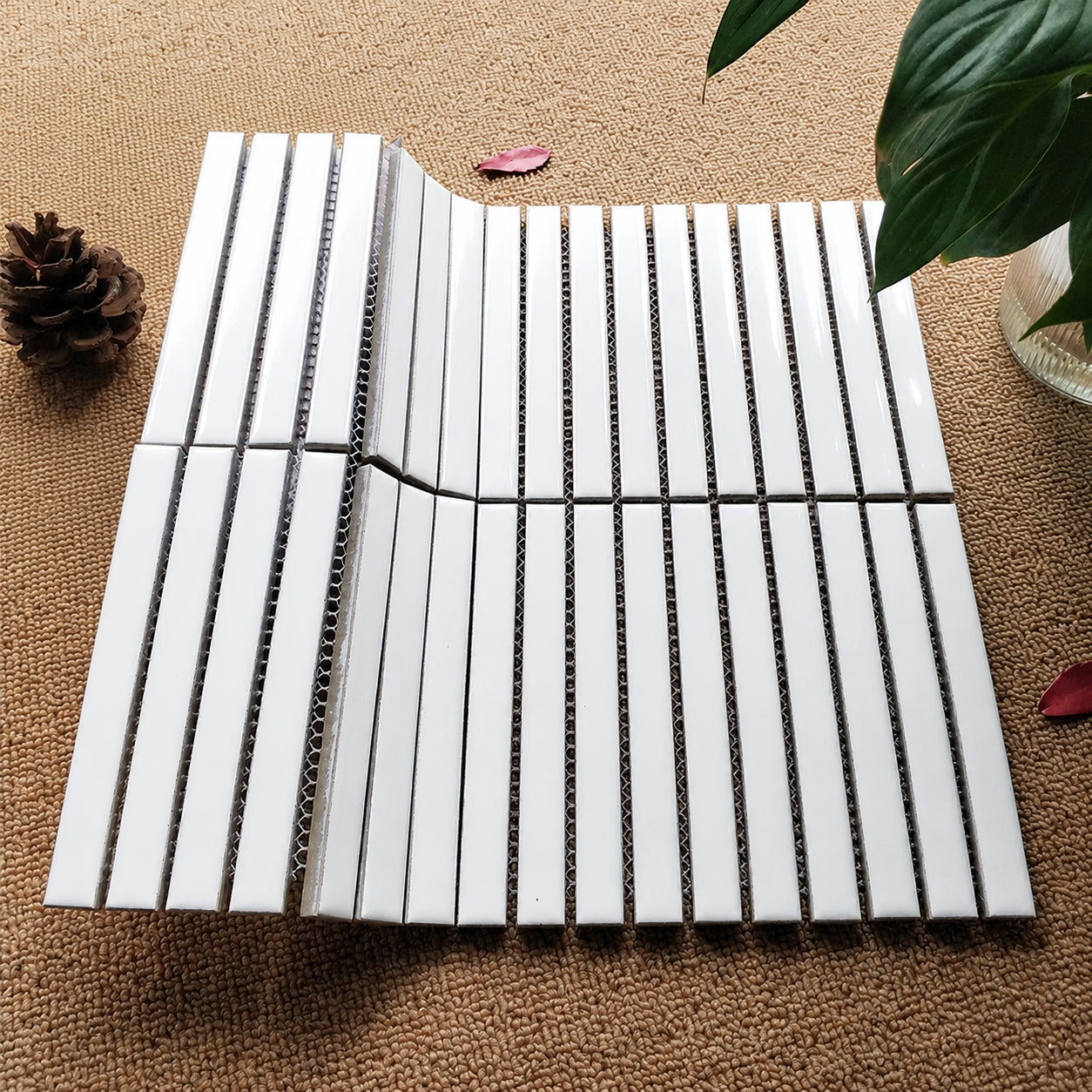 墨緑色の細長いモザイクタイル 15x145mm レストラン・ホテルの背景壁 バスルームのアーチ柱用 セラミック製 30x29cmシート