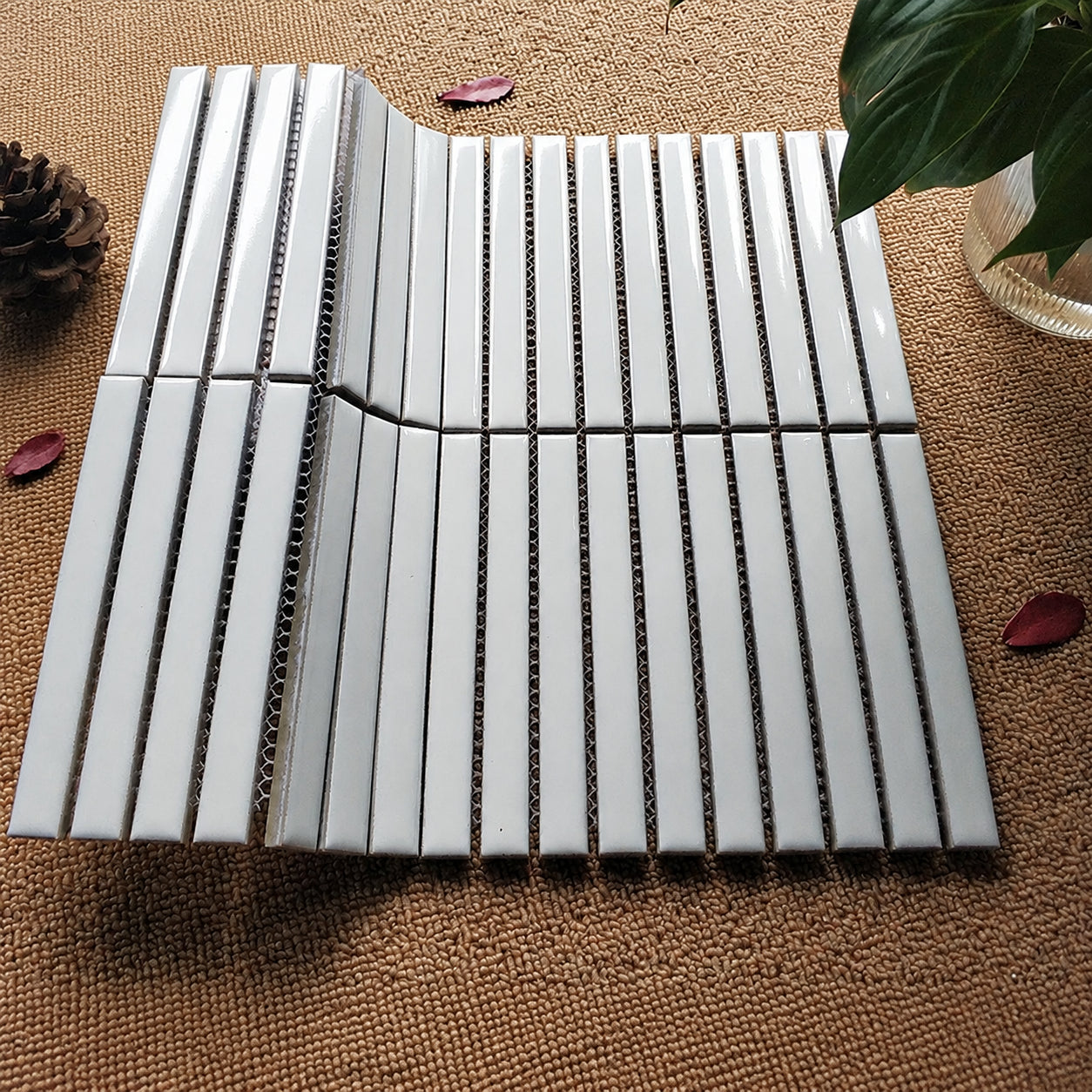 墨緑色の細長いモザイクタイル 15x145mm レストラン・ホテルの背景壁 バスルームのアーチ柱用 セラミック製 30x29cmシート